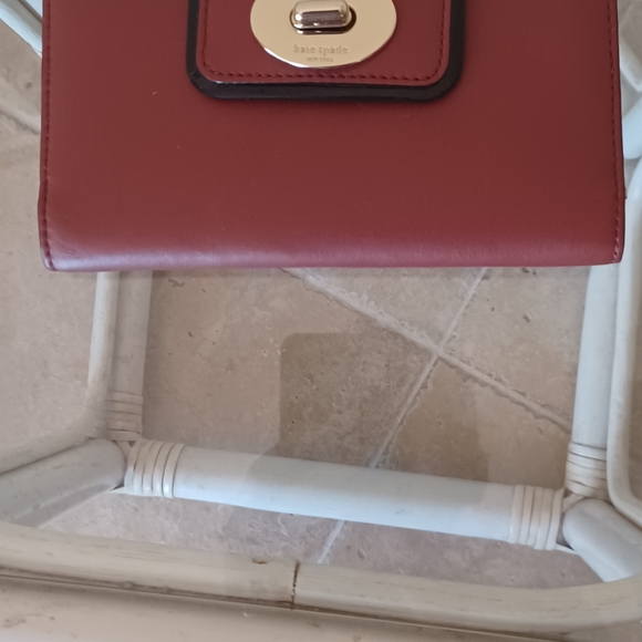 Kate Spade Brown leather turn lock wallet with wrist handle . Approx 7 5 inches - Picture 5 of 12